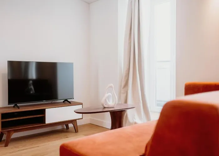 Meia Laranja - Nº 236 2ºd Apartamento *